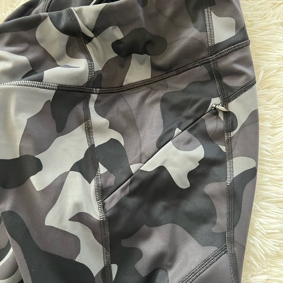 Athleta Elation Camo 7/8 Tight - size S - Picture 3 of 5